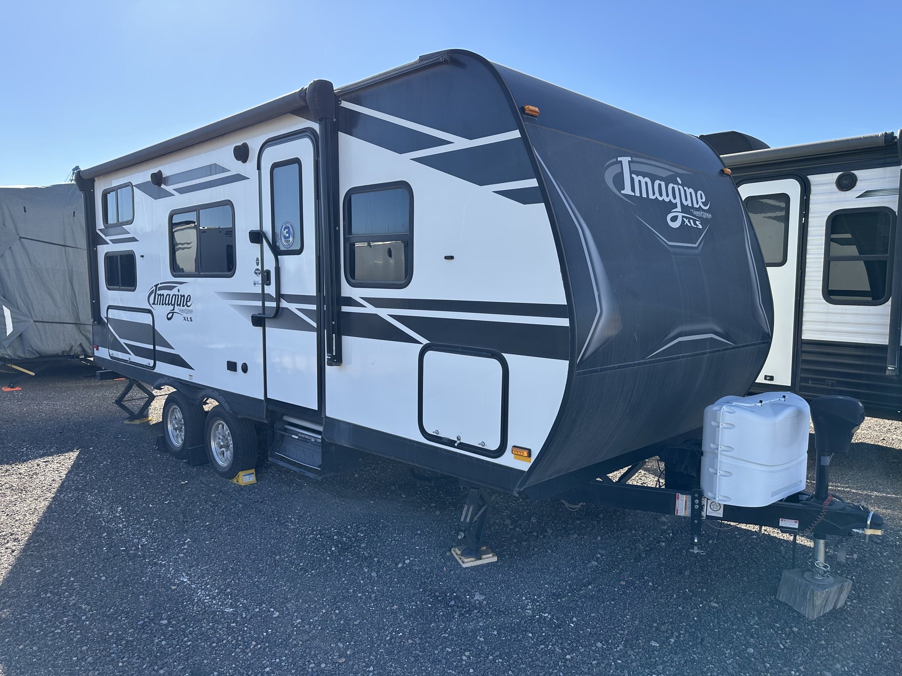 Grand Design 21BHE travel trailer exterior